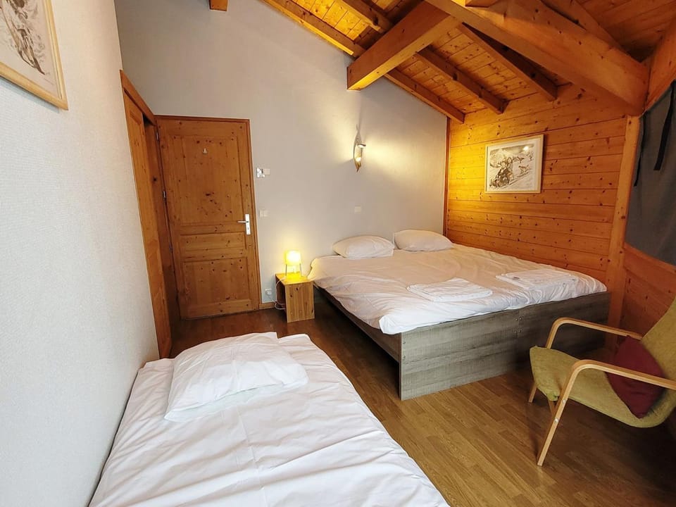 Chalet lumineux 3* proche lac et pistes, calme, 80m VTT/ski, 2 parkings, WiFi, équipé pour 10 pers. - FR-1-598-87 Chalet in Les Gets