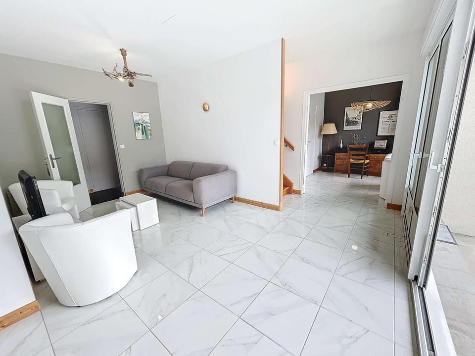 Maison calme, proche plage et commerces à Jullouville, jardin clos, 3 chambres, idéale vacances - FR-1-361-381 House in Jullouville