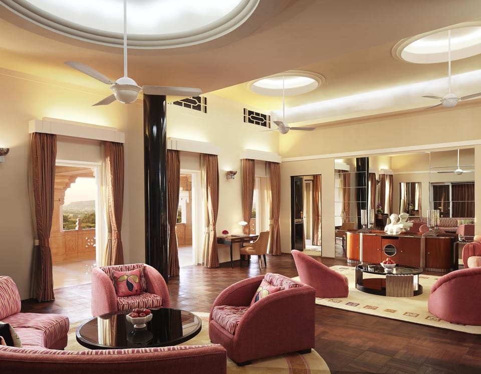 Photo of the whole room, Decorative detail, Seating area