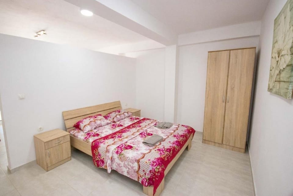 Apartments San with Sea View Bed and Breakfast in Ulcinj Municipality