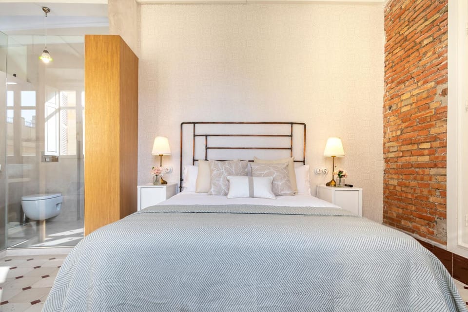Bed, Bathroom, Photo of the whole room, Bedroom