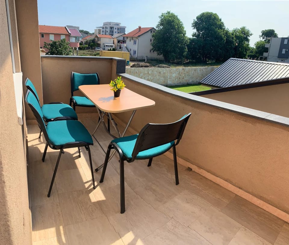 Balcony/Terrace, Garden view