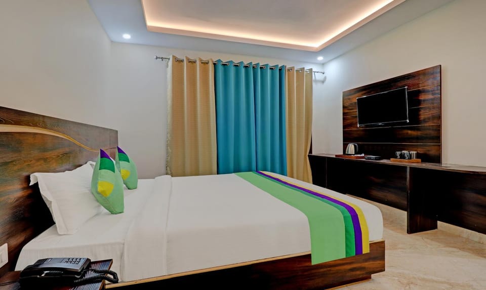 Bed, Photo of the whole room, Bedroom, wardrobe, air conditioner