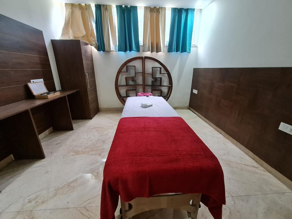 Massage, Sauna, Spa and wellness centre/facilities