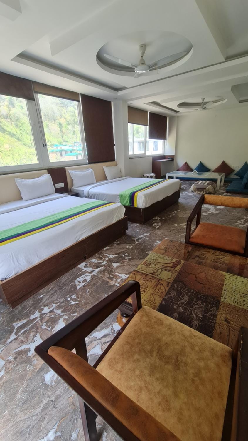 Shower, Bed, Photo of the whole room
