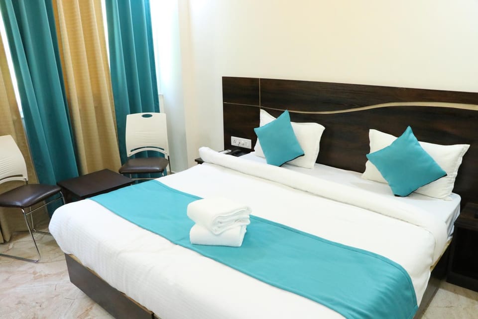 Bed, Photo of the whole room, Decorative detail