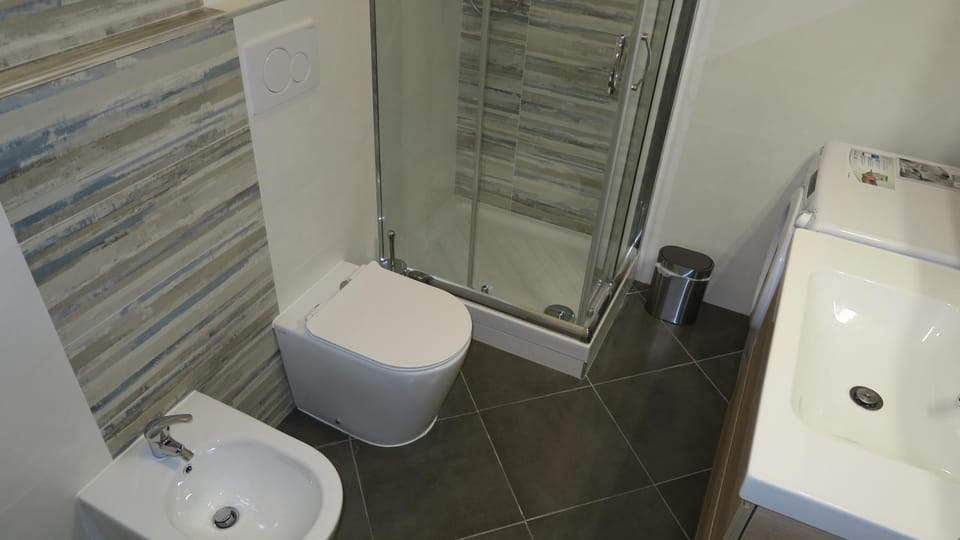 Shower, Bathroom, laundry