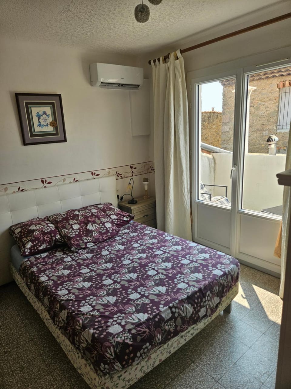 Photo of the whole room, Bedroom, air conditioner