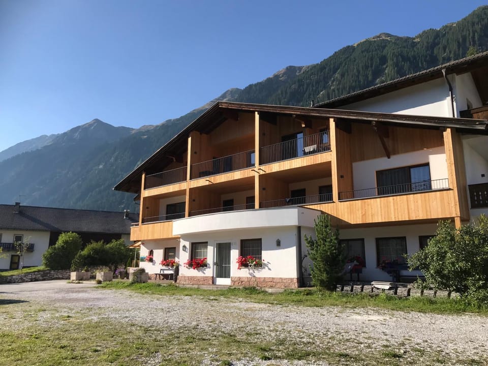 Property building, Day, Mountain view
