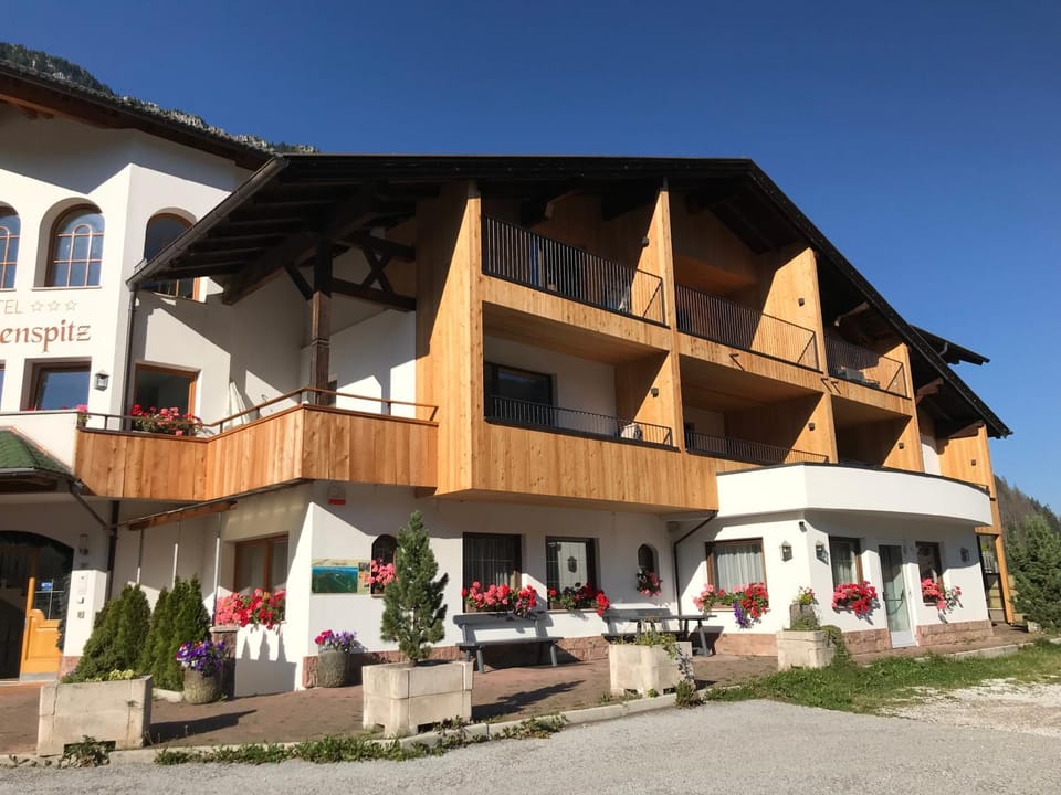 Property building, Day