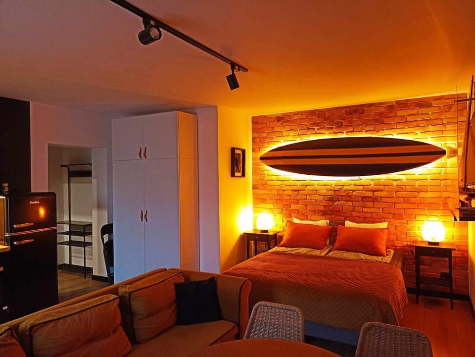 Bed, Living room, Photo of the whole room, Decorative detail, Bedroom, kitchen