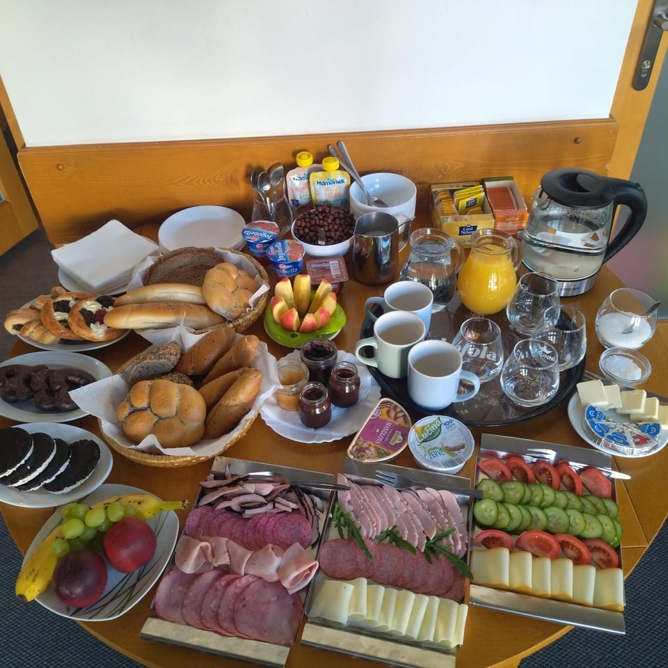 Breakfast, Continental breakfast, Buffet breakfast