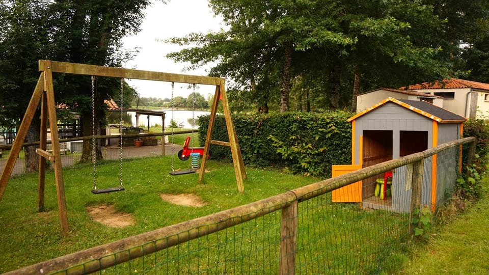 Camping L'Etruyere Campground/ 
RV Resort in Pays de la Loire