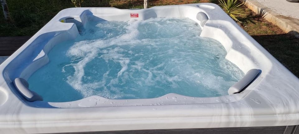 Hot Tub, Swimming pool