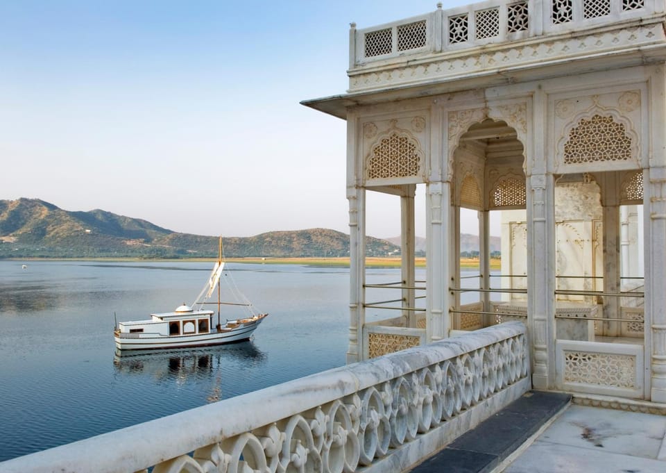 View (from property/room), Balcony/Terrace, Lake view