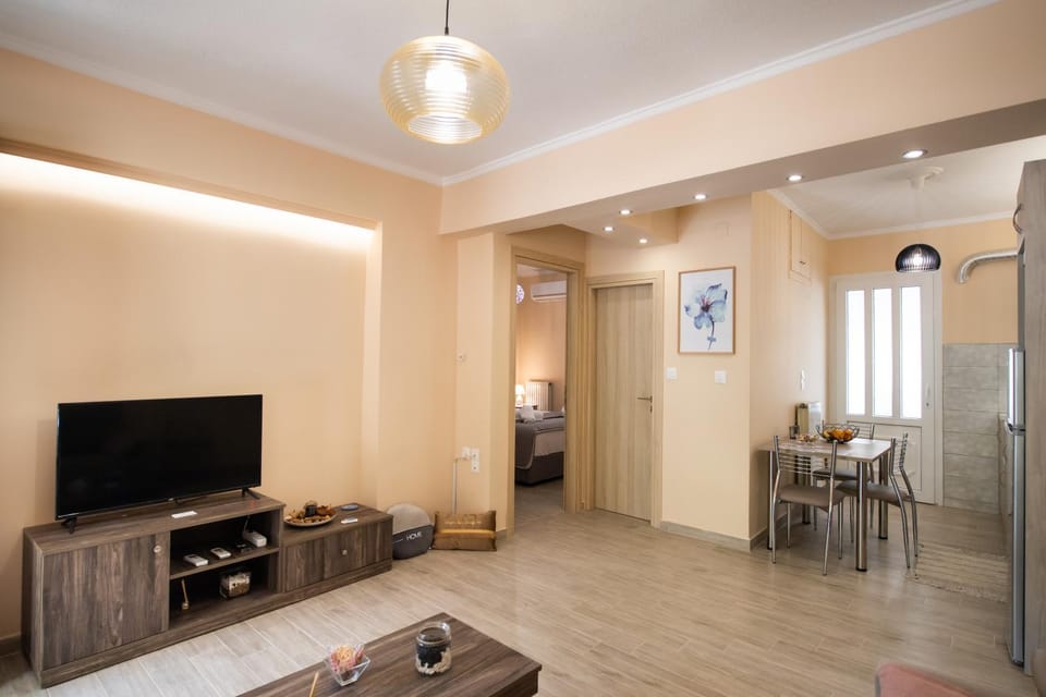 TV and multimedia, Living room, Seating area, Dining area