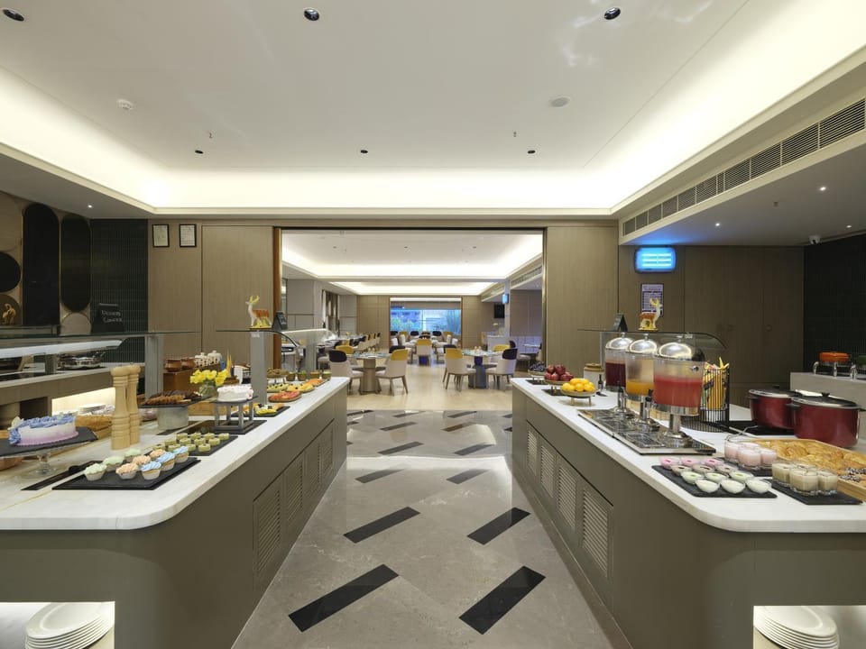 Restaurant/places to eat, Buffet breakfast