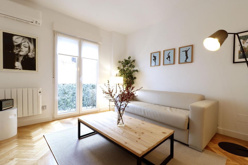 Communal lounge/ TV room, Living room