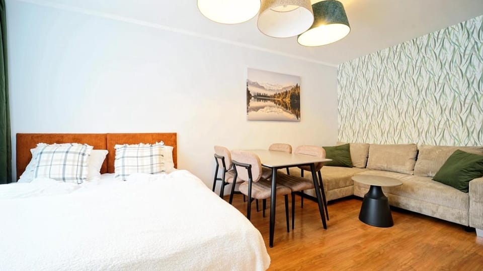 Bed, Living room