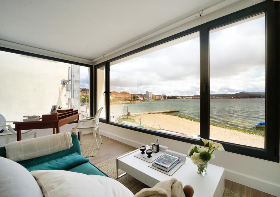 Casa Maeca. En la playa y recién reformada. Villa in O Salnés