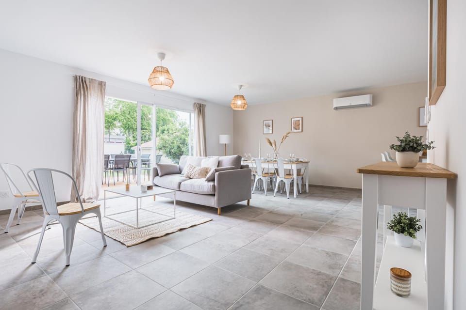 Garden, Balcony/Terrace, Living room, Dining area