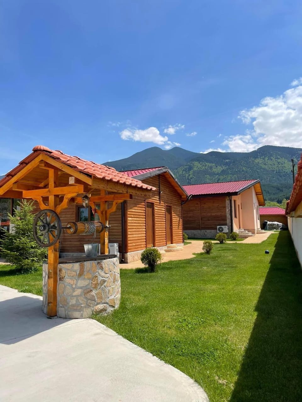 Къщи за гости “Планински Рай” Mountain Paradise Bed and Breakfast in Bulgaria