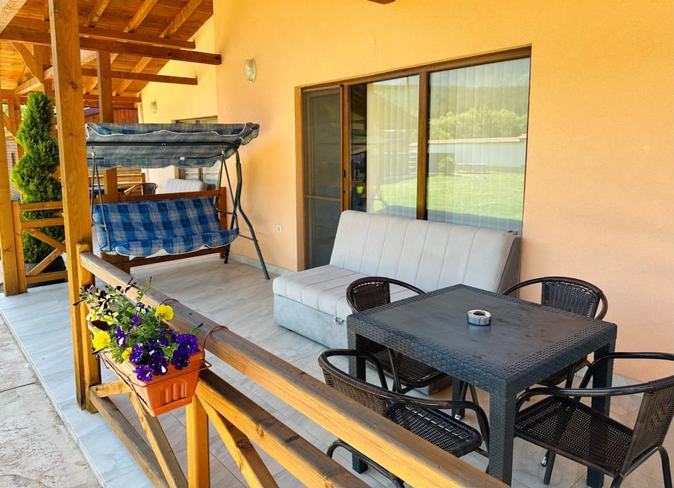 Къщи за гости “Планински Рай” Mountain Paradise Bed and Breakfast in Bulgaria