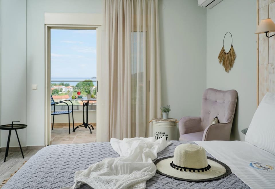 Bed, View (from property/room), Balcony/Terrace, Bedroom, Sea view