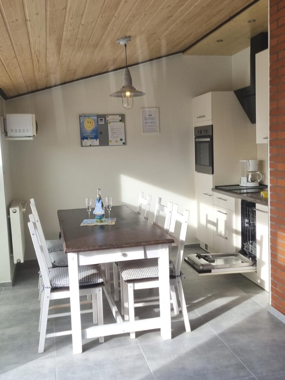 Kitchen or kitchenette, Dining area, oven, stove