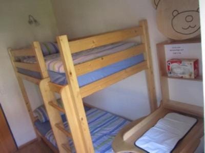 Bed, Photo of the whole room, bunk bed