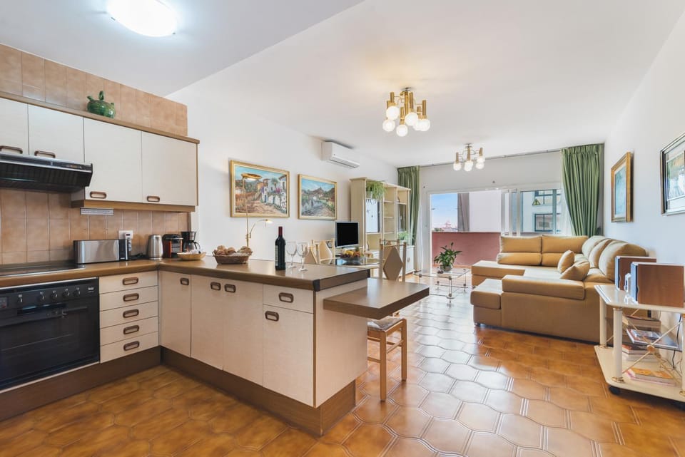 Living room, Communal kitchen