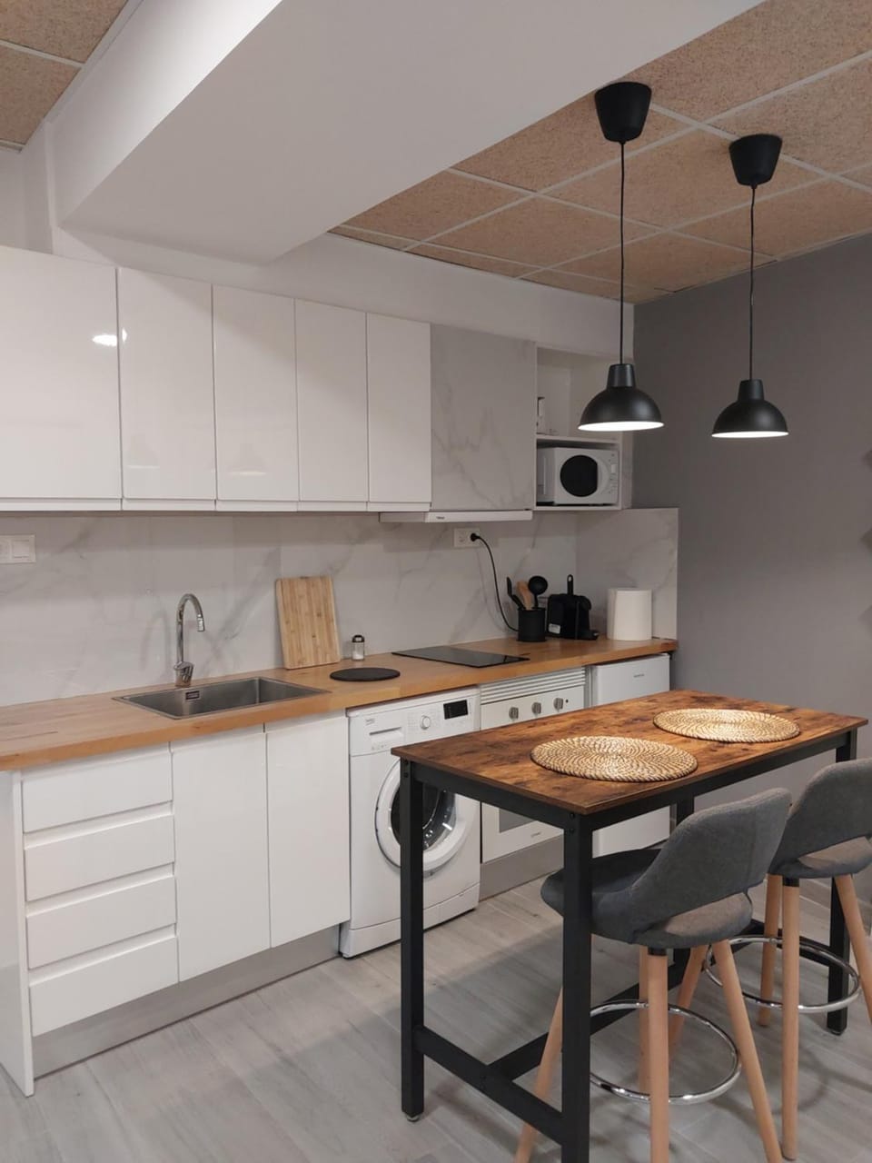 Kitchen or kitchenette, Dining area, minibar, pet friendly, stove