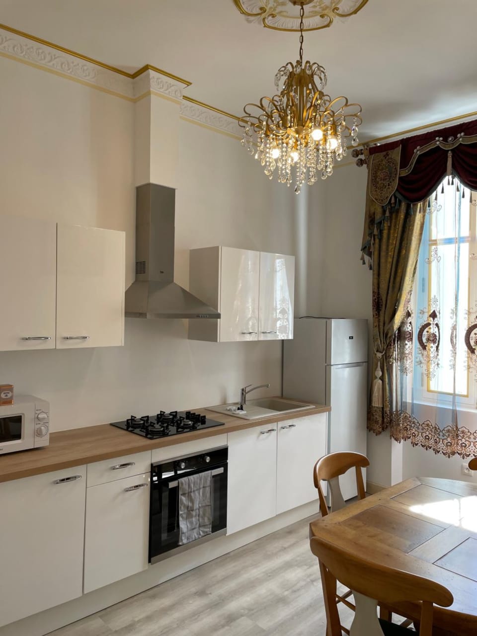 Property building, Kitchen or kitchenette, Dining area