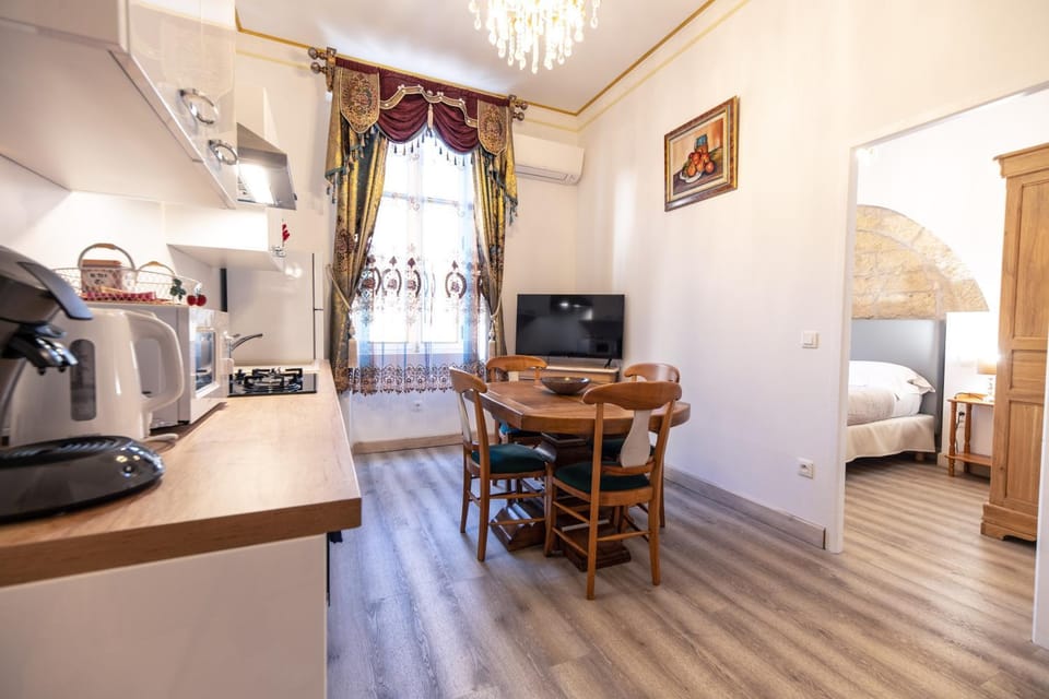 Communal lounge/ TV room, Dining area