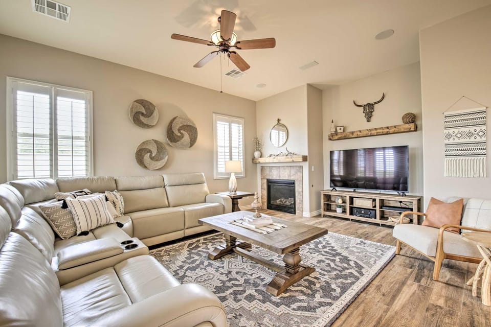 Game Room, Patio! Family-Friendly Goodyear Home House in Goodyear