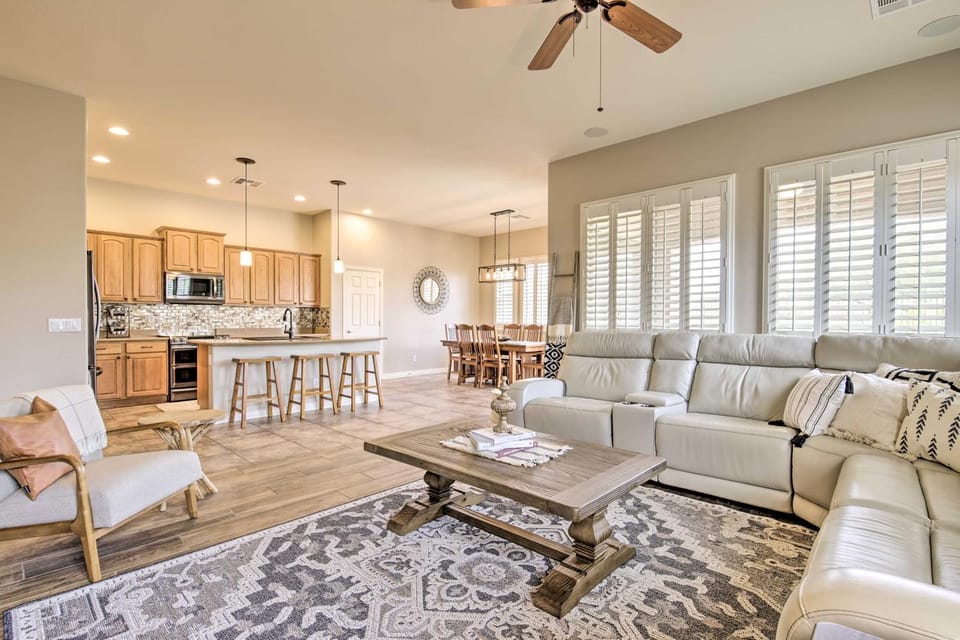 Game Room, Patio! Family-Friendly Goodyear Home House in Goodyear