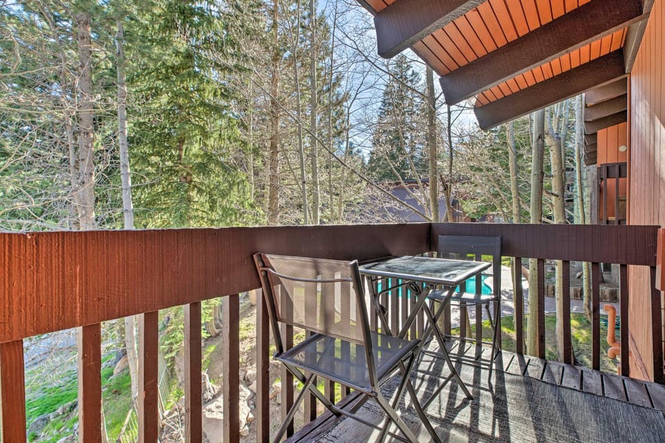 Contemporary Mountain Retreat - Walk to Slopes! House in Mammoth Lakes