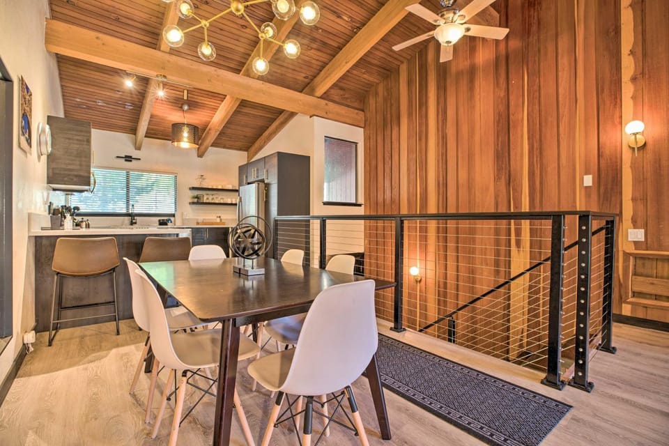 Contemporary Mountain Retreat - Walk to Slopes! House in Mammoth Lakes