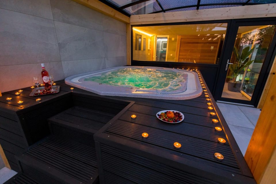 Hot Tub, Sauna, Sauna