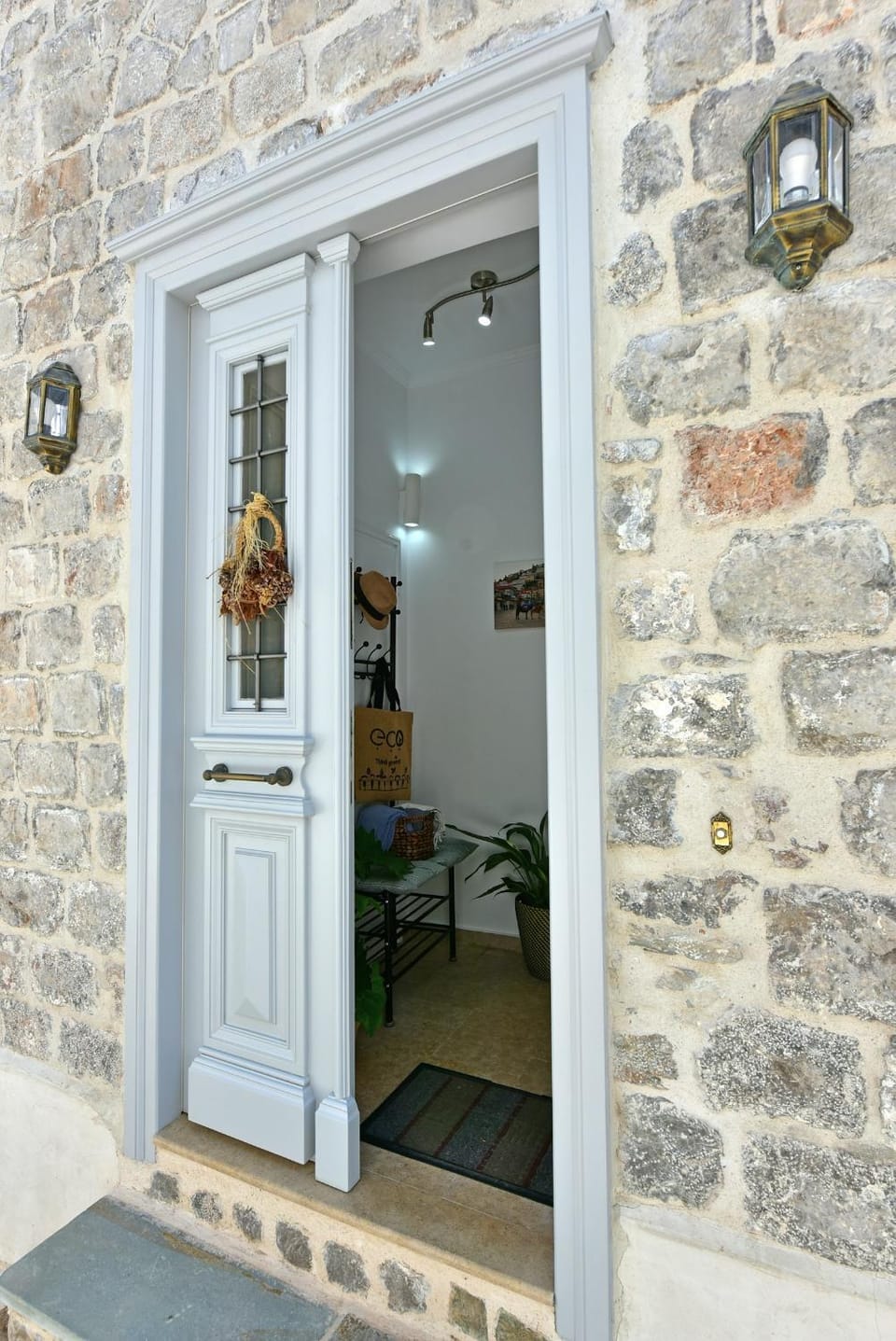 Facade/entrance