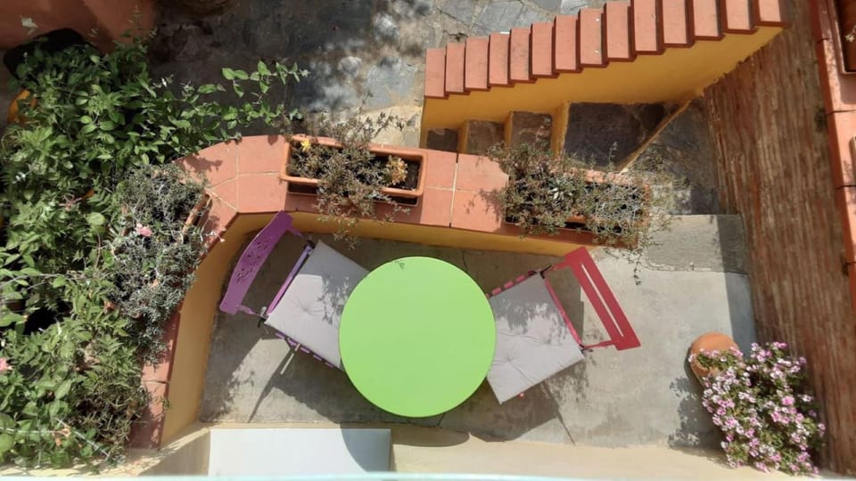 Facade/entrance, Balcony/Terrace