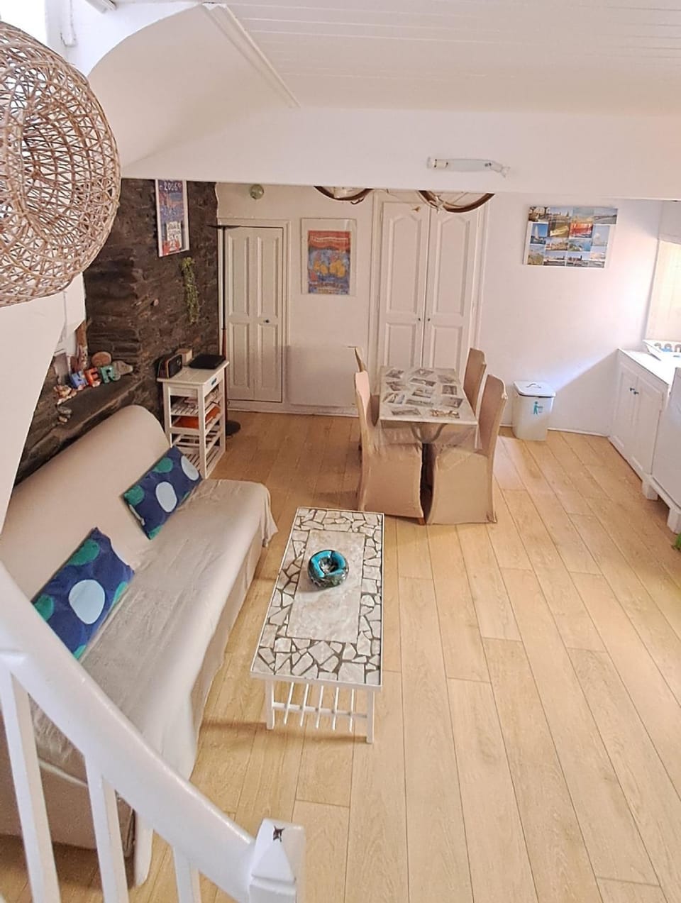 Bed, Living room