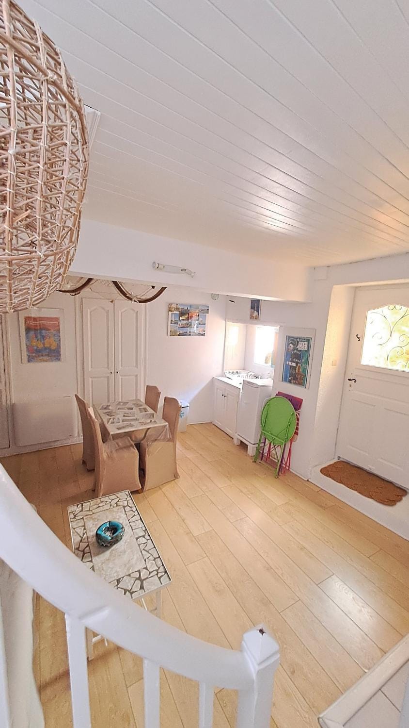 Seating area, Dining area