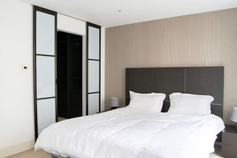 Modern 2 Bedroom with balcony Near Oxford Street Apartment in City of Westminster