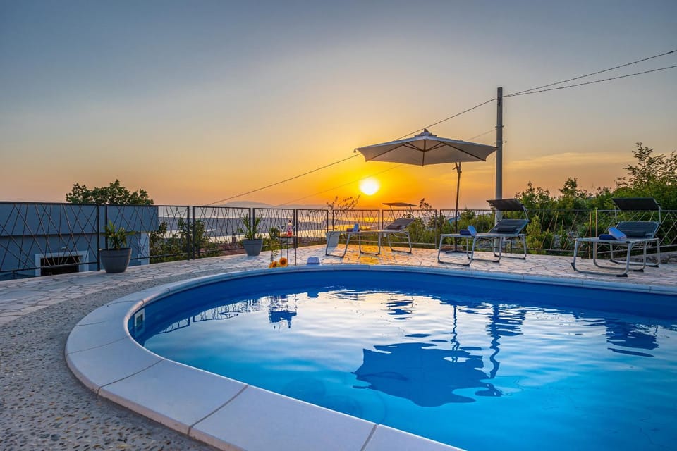 Day, Natural landscape, Pool view, Swimming pool, Sunset, sunbed