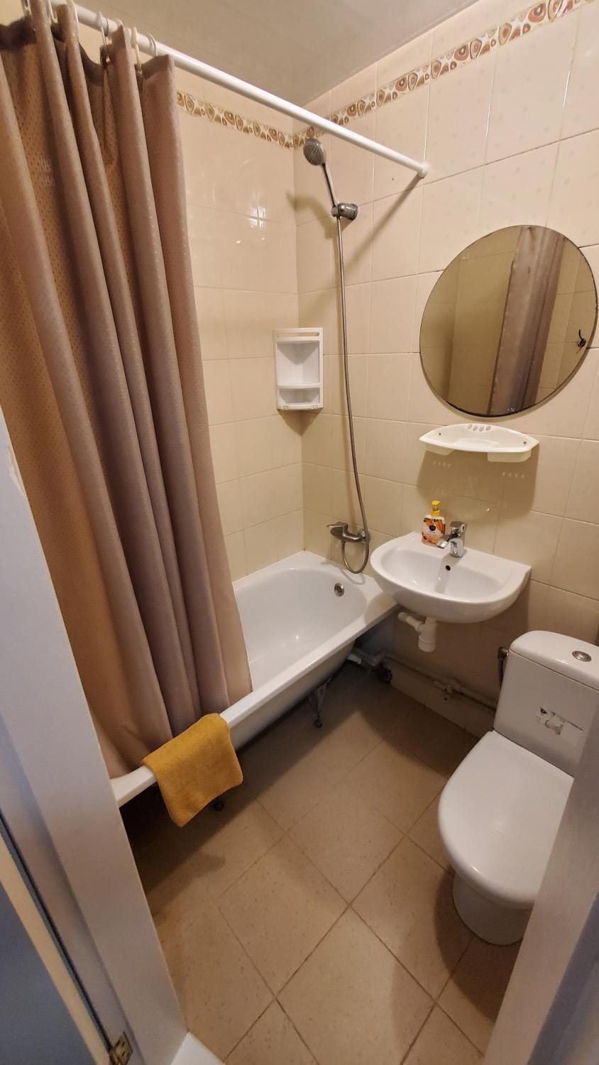 Shower, Toilet, Bathroom, Bath, towels
