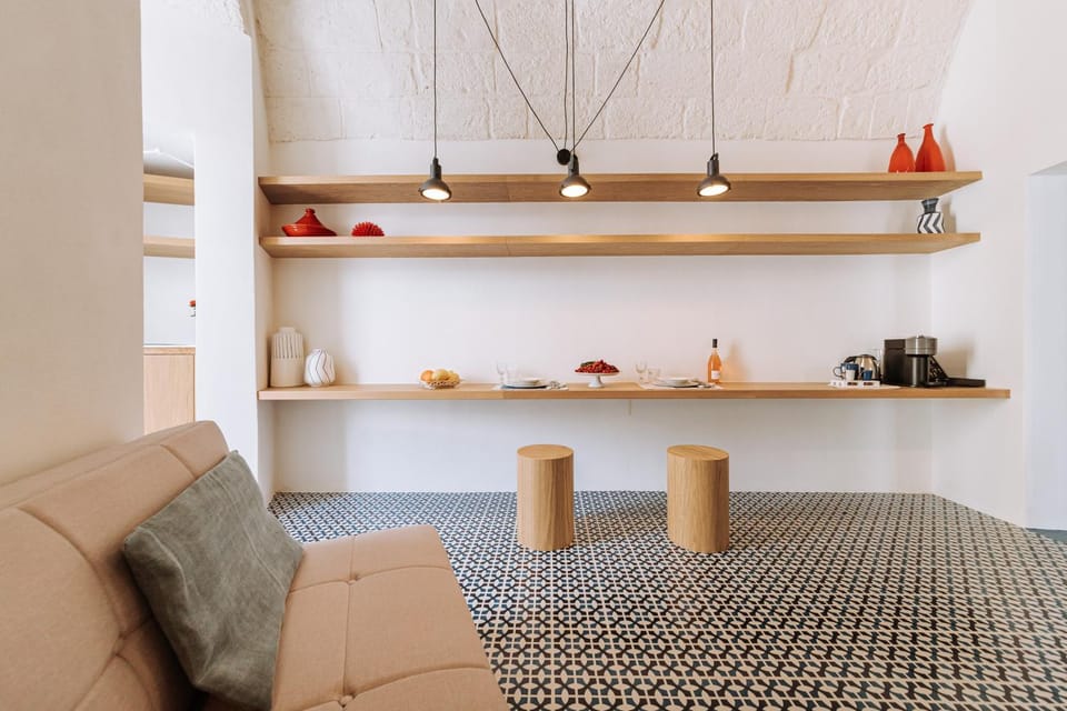 Coffee/tea facilities, Kitchen or kitchenette, Seating area