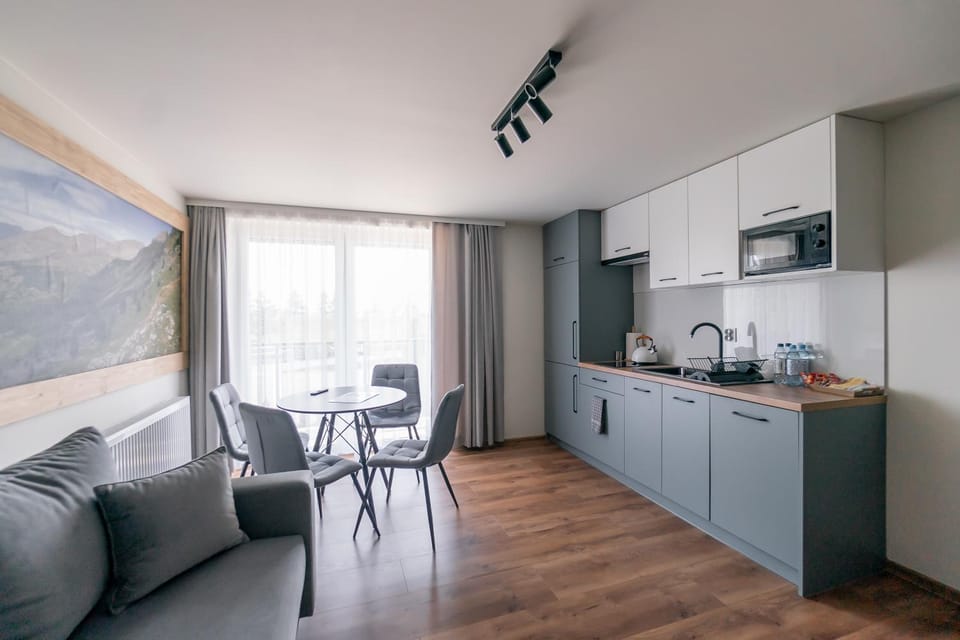 TV and multimedia, Coffee/tea facilities, Balcony/Terrace, Kitchen or kitchenette, Living room, Seating area, Dining area, dishwasher, microwave, pet friendly, stove, kitchen