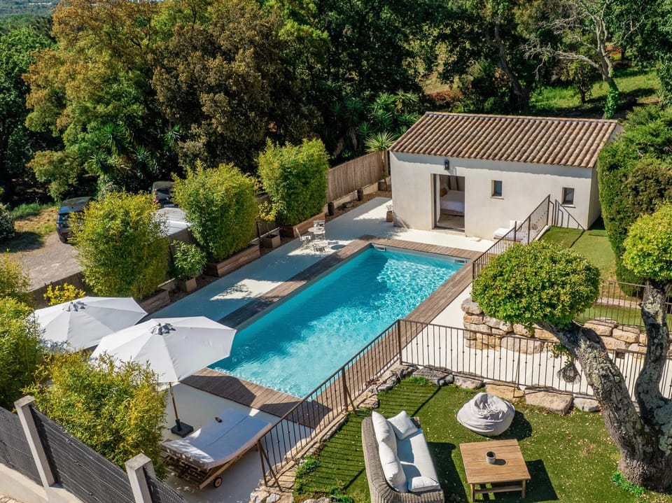 Property building, Swimming pool