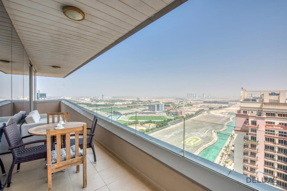 Property building, Balcony/Terrace, Street view, Swimming pool